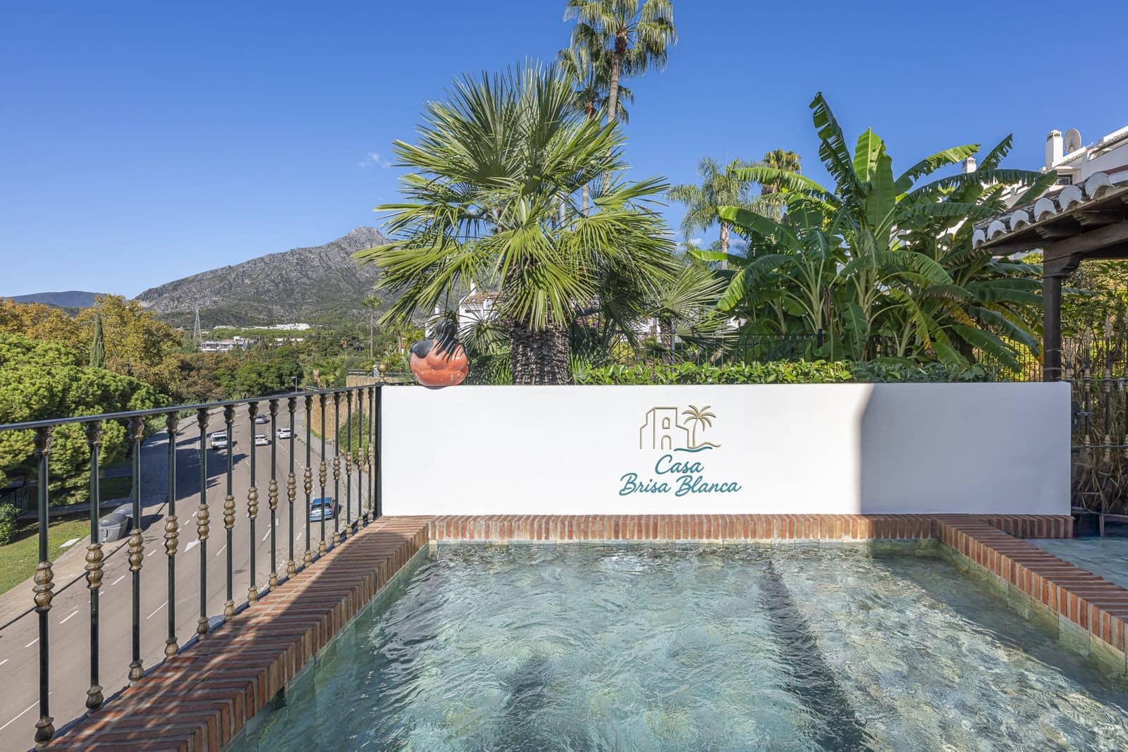 4 sypialnia Dom na sprzedaż w Marbella z basenem garażem - 2 195 000 € (Ref: 9799139)