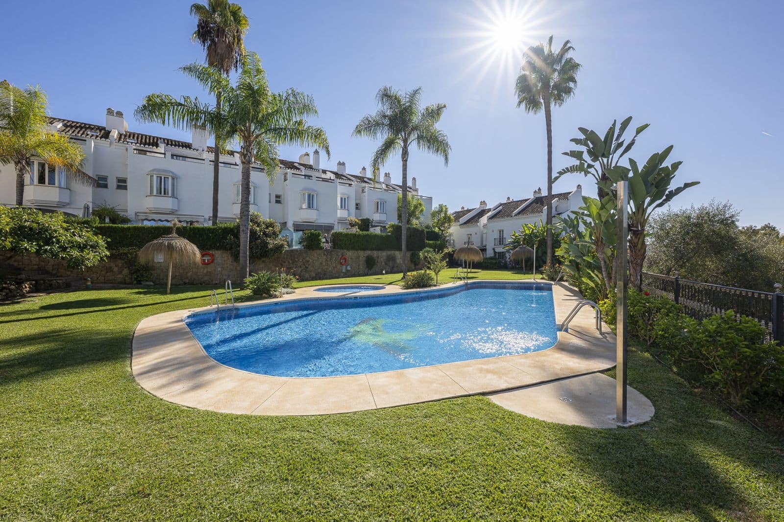 4 sypialnia Dom na sprzedaż w Marbella z basenem garażem - 2 195 000 € (Ref: 9799139)