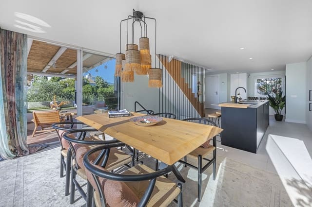 4 sypialnia Dom na sprzedaż w Marbella z basenem garażem - 2 195 000 € (Ref: 9799139)
