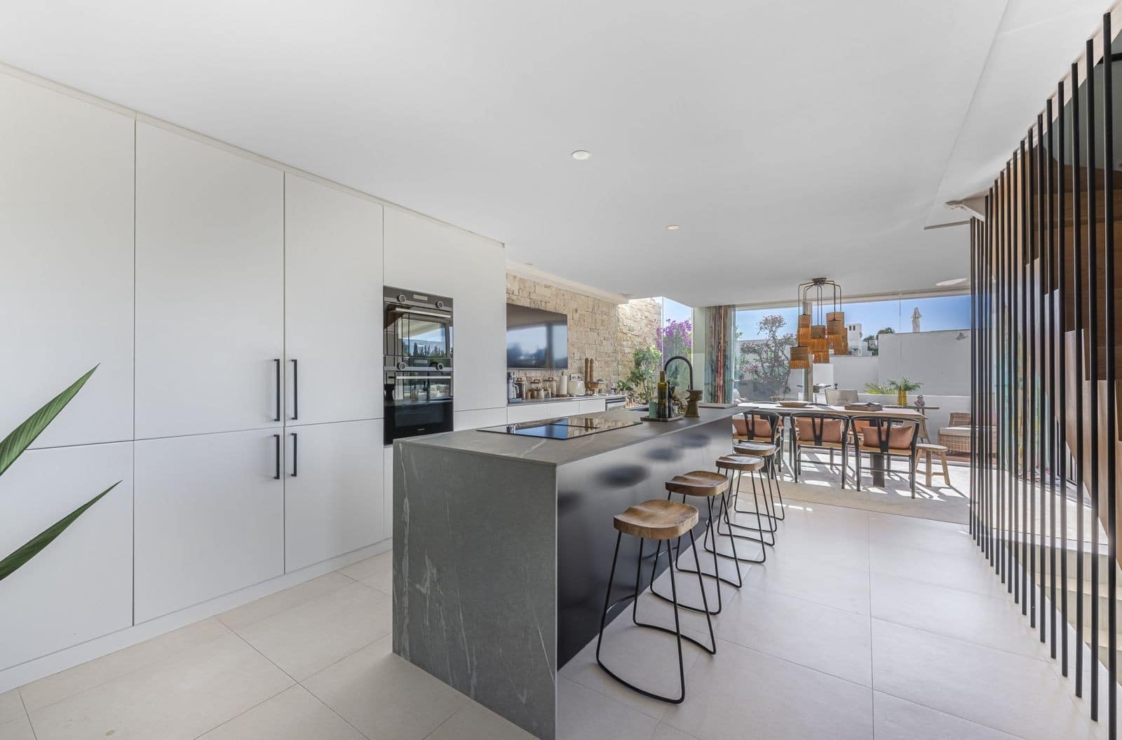 4 sypialnia Dom na sprzedaż w Marbella z basenem garażem - 2 195 000 € (Ref: 9799139)