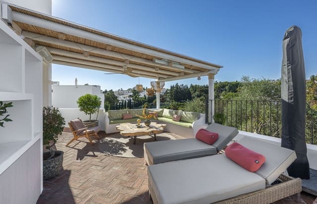 4 sypialnia Dom na sprzedaż w Marbella z basenem garażem - 2 195 000 € (Ref: 9799139)