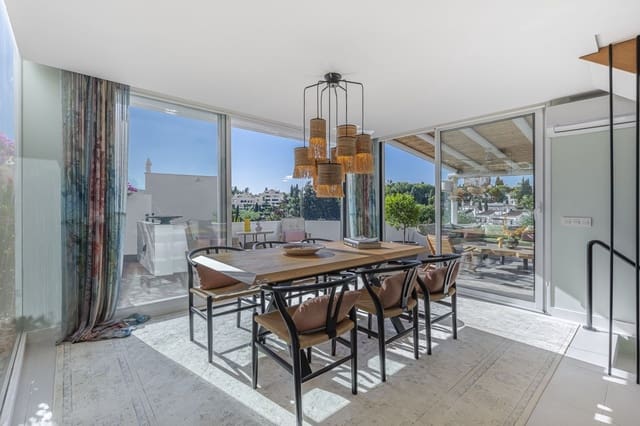 4 sypialnia Dom na sprzedaż w Marbella z basenem garażem - 2 195 000 € (Ref: 9799139)