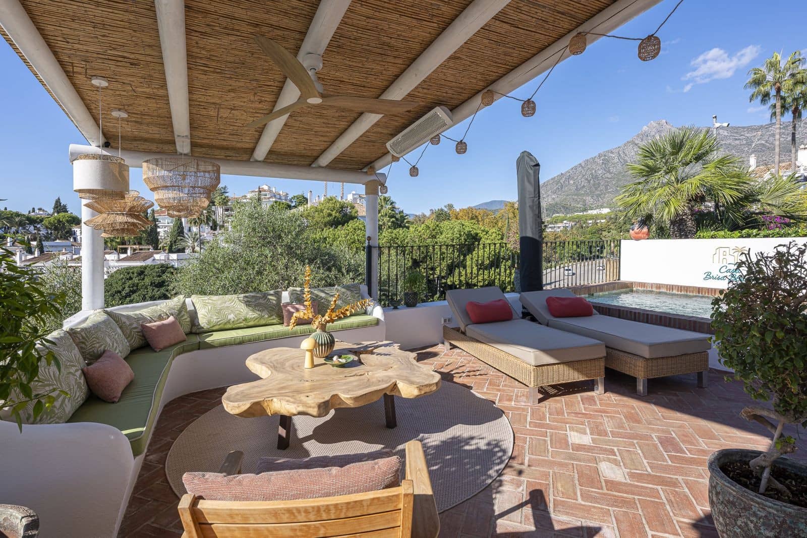 4 sypialnia Dom na sprzedaż w Marbella z basenem garażem - 2 195 000 € (Ref: 9799139)
