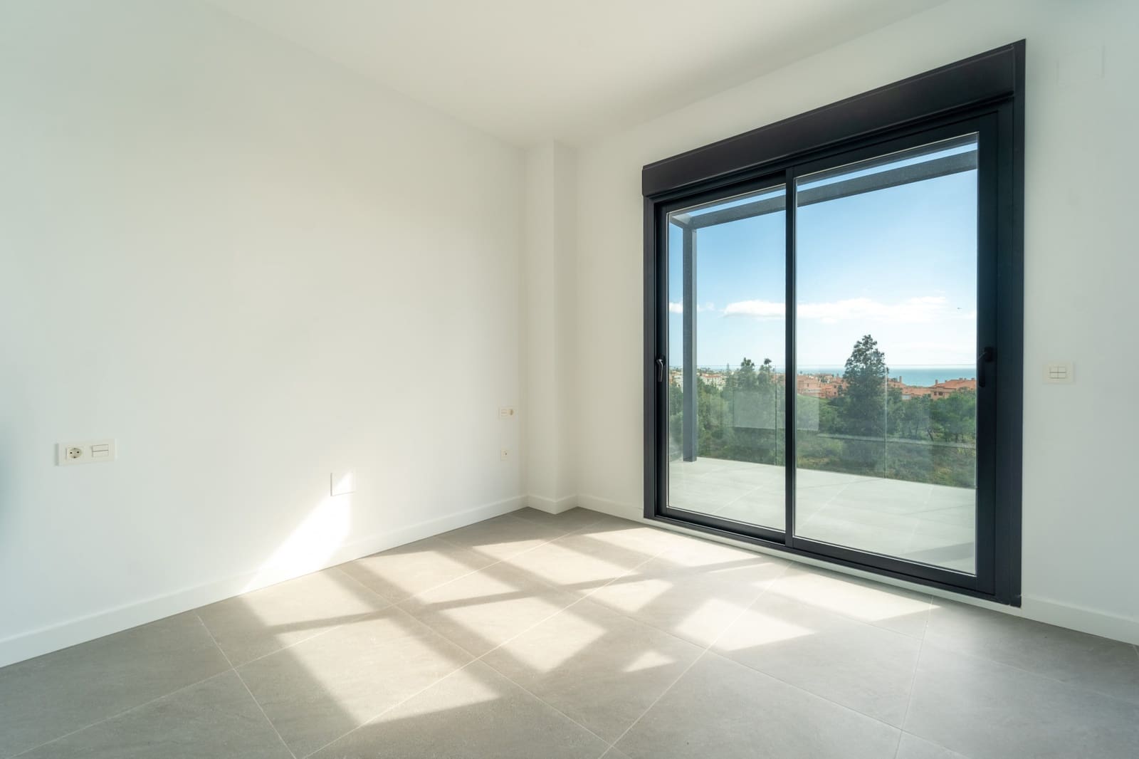 2 soveværelse Lejlighed til salg i Mijas Costa med swimmingpool garage - € 479.000 (Ref: 9800601)