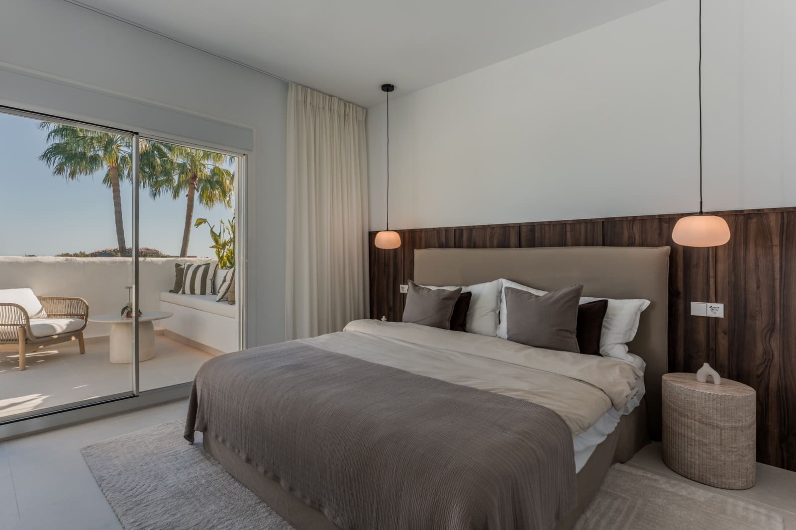 Ático de 3 habitaciones en Nueva Andalucia en venta con piscina garaje - 1.695.000 € (Ref: 9804211)