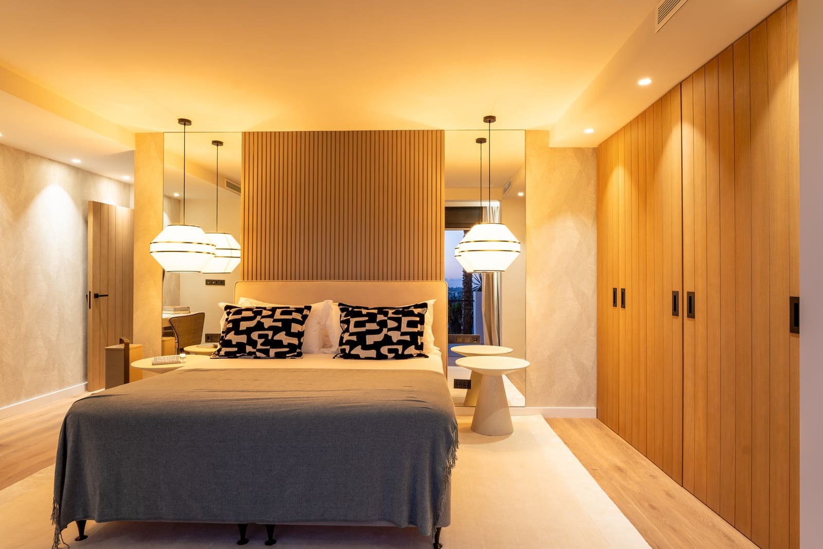 4 chambre Villa/Maison à vendre à Nueva Andalucia avec piscine garage - 2 895 000 € (Ref: 9804212)