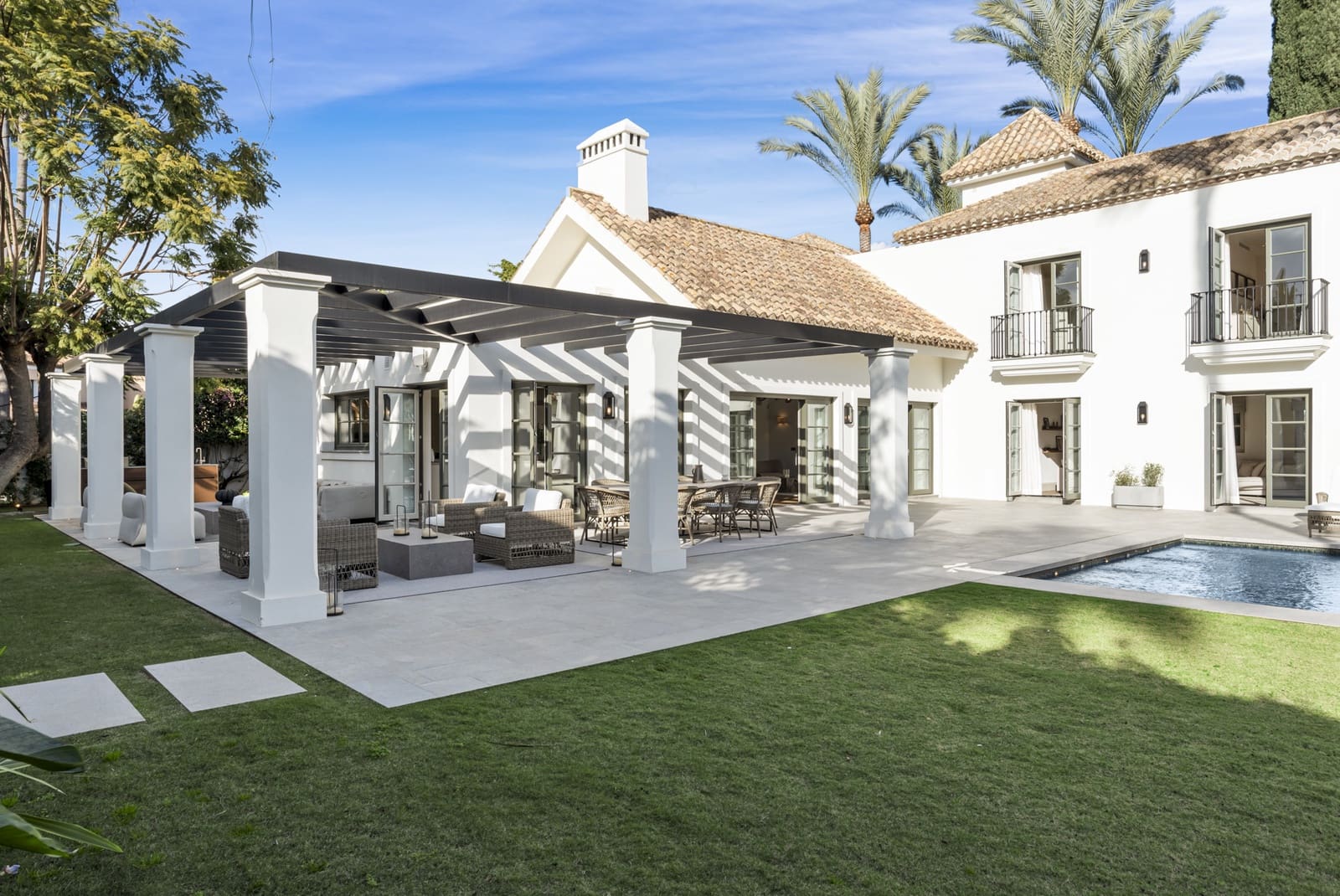 5 soveværelse Villa til salg i Nueva Andalucia med swimmingpool garage - € 11.750.000 (Ref: 9806384)