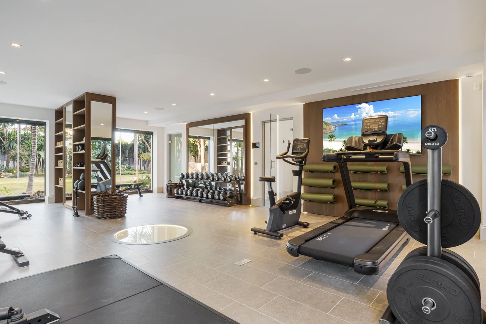 5 soveværelse Villa til salg i Nueva Andalucia med swimmingpool garage - € 11.750.000 (Ref: 9806384)