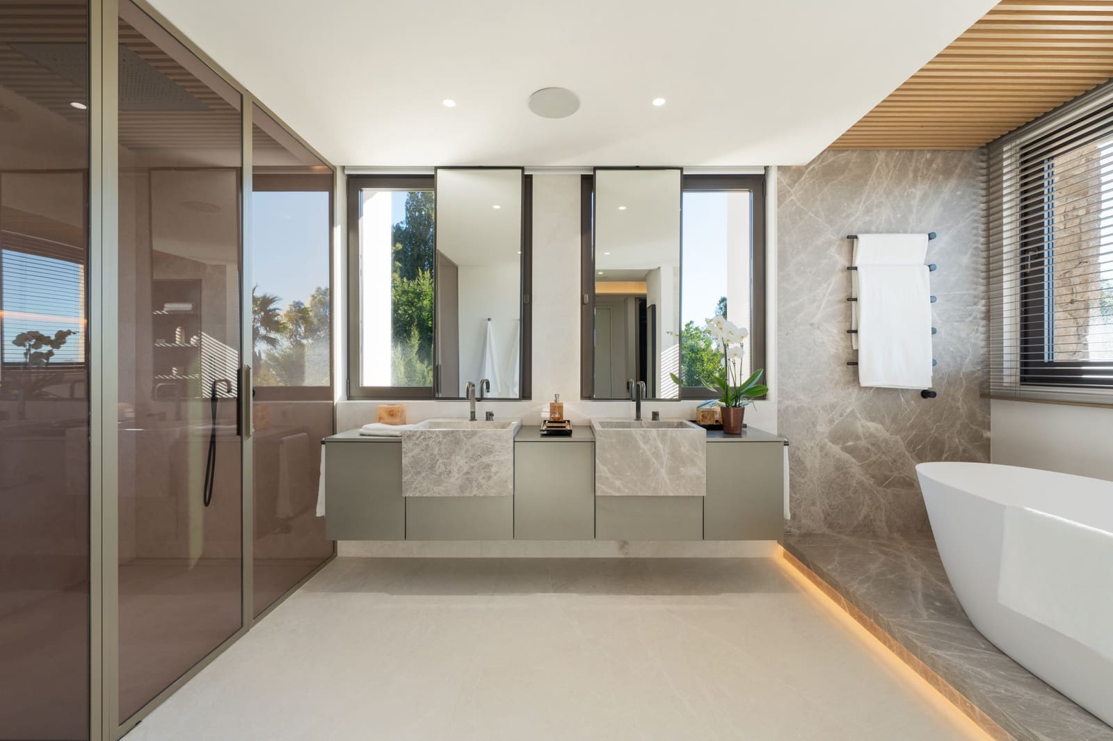 5 slaapkamer Villa te koop in Marbella met zwembad garage - € 13.500.000 (Ref: 9806385)