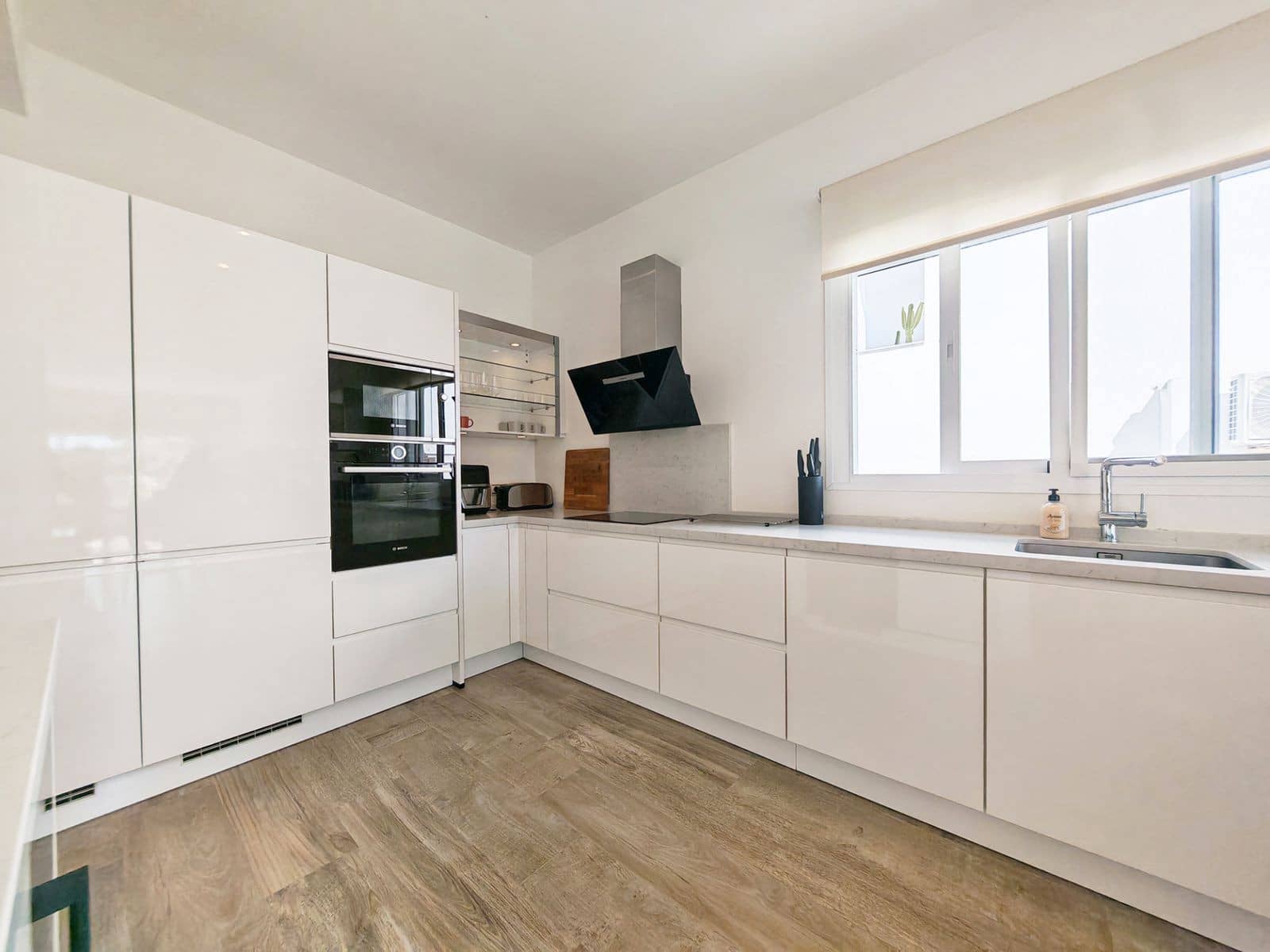 3 makuuhuone Paritalo myytävänä paikassa Riviera del Sol mukana uima-altaan 
autotalli - 900 000 € (Ref: 9811478)