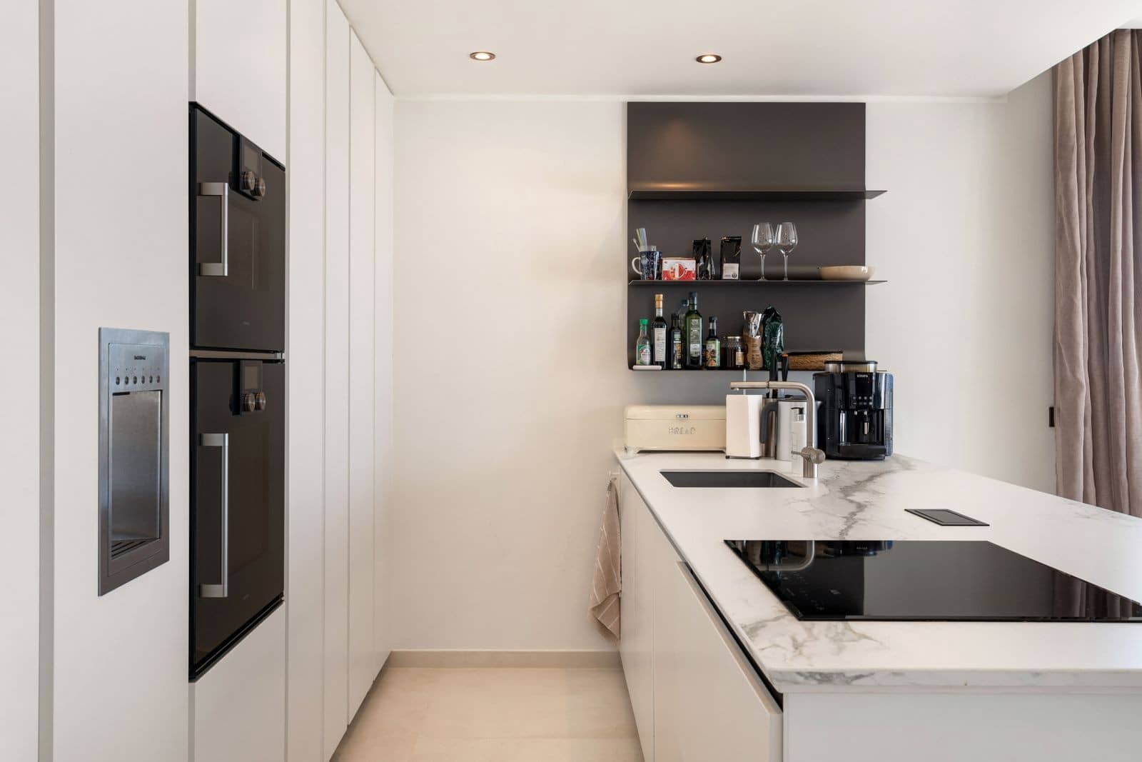 2 bedroom Penthouse for sale in Marbella with pool garage - € 1,420,000 (Ref: 9811480)