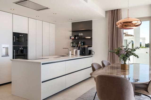 2 bedroom Penthouse for sale in Marbella with pool garage - € 1,420,000 (Ref: 9811480)