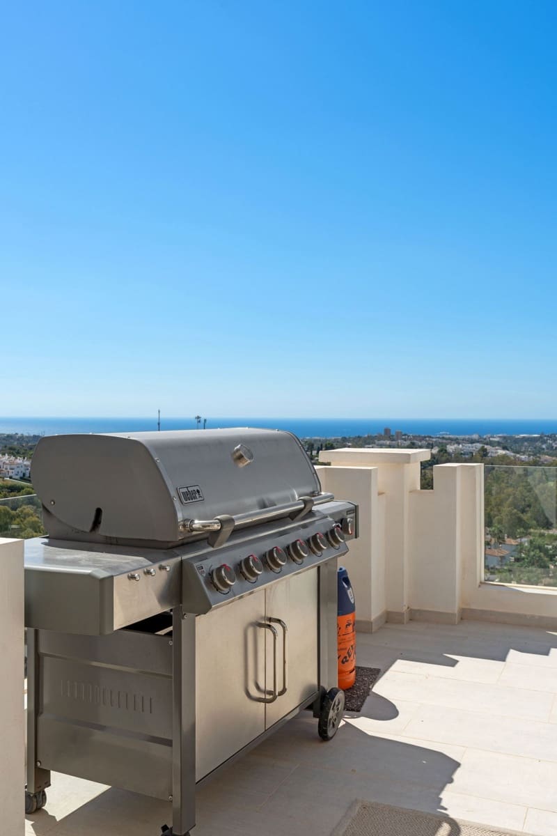 2 bedroom Penthouse for sale in Marbella with pool garage - € 1,420,000 (Ref: 9811480)