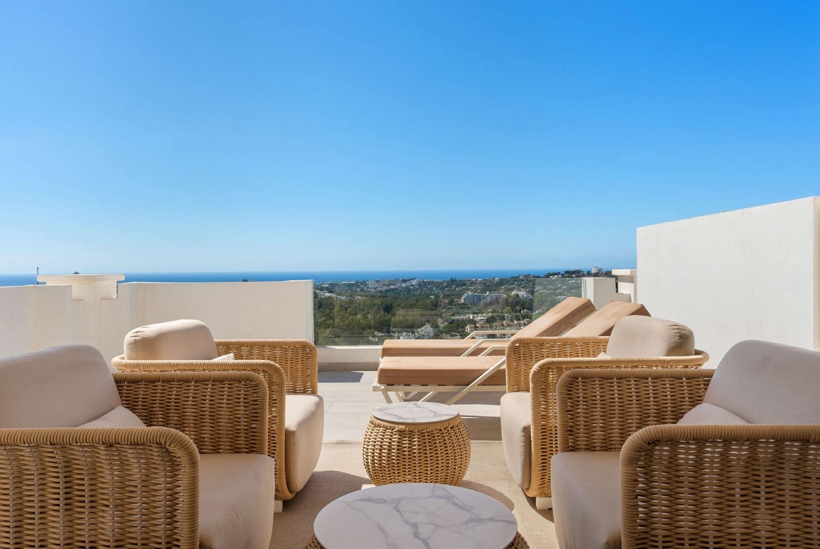 2 bedroom Penthouse for sale in Marbella with pool garage - € 1,420,000 (Ref: 9811480)