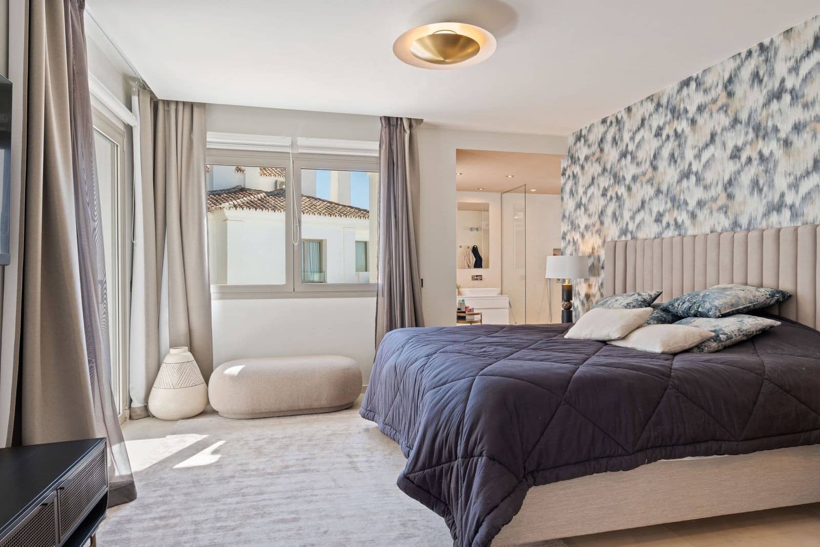 2 bedroom Penthouse for sale in Marbella with pool garage - € 1,420,000 (Ref: 9811480)