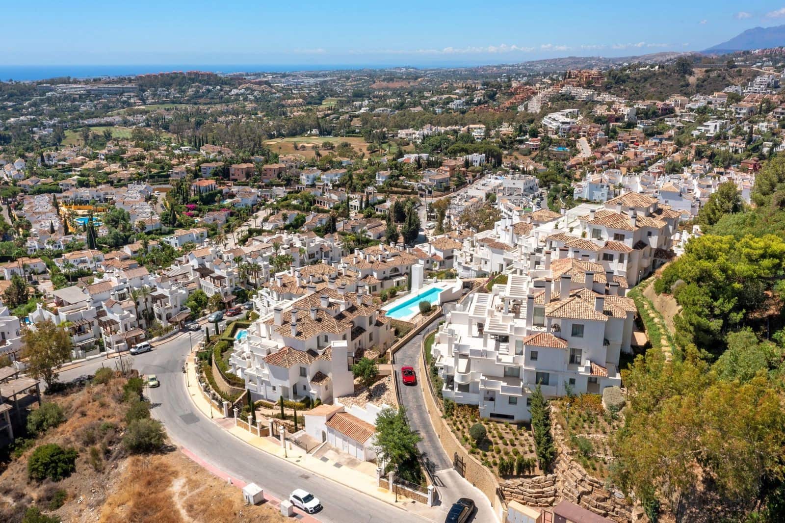 2 bedroom Penthouse for sale in Marbella with pool garage - € 1,420,000 (Ref: 9811480)