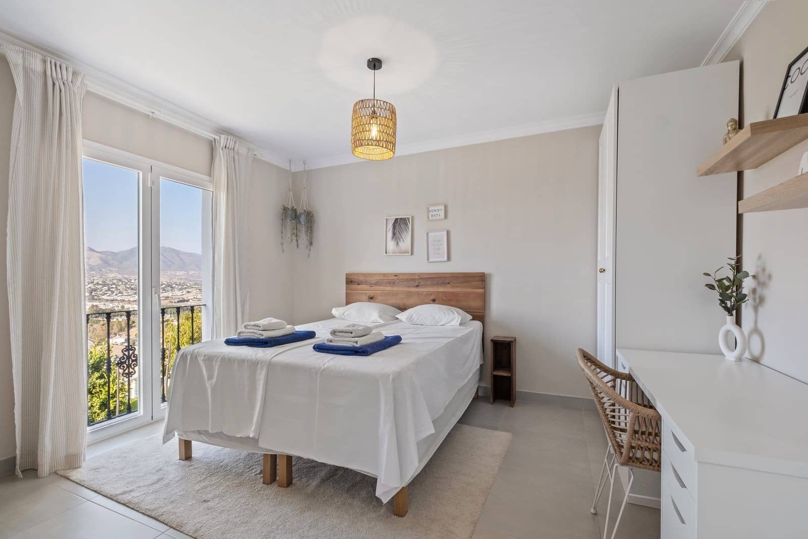 6 bedroom Villa for sale in Mijas Costa with pool garage - € 1,290,000 (Ref: 9811481)