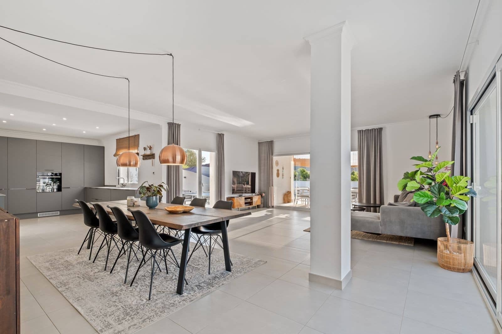 6 bedroom Villa for sale in Mijas Costa with pool garage - € 1,290,000 (Ref: 9811481)
