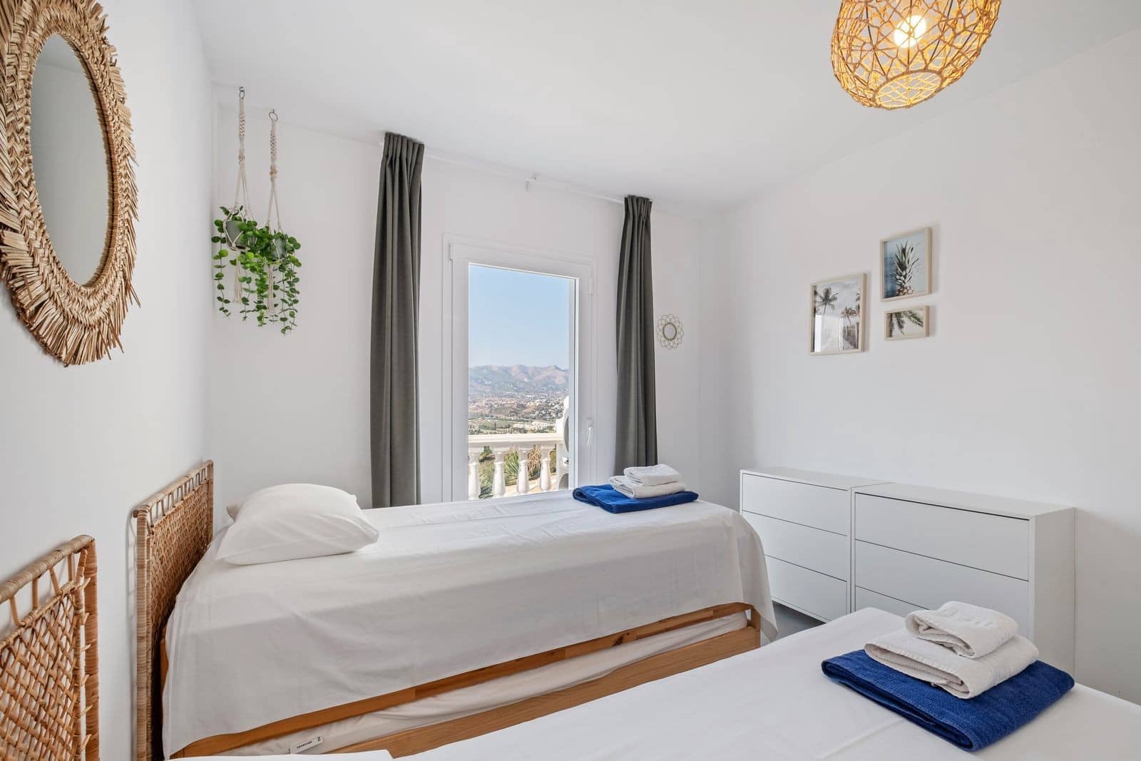 6 bedroom Villa for sale in Mijas Costa with pool garage - € 1,290,000 (Ref: 9811481)