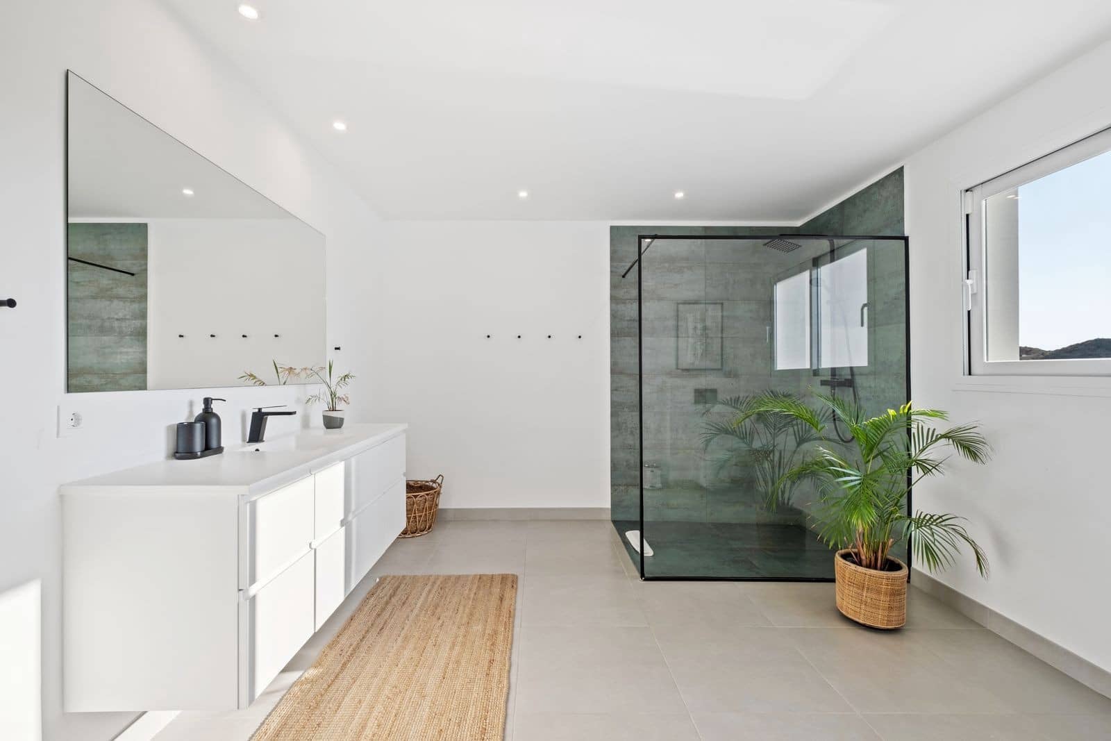 6 bedroom Villa for sale in Mijas Costa with pool garage - € 1,290,000 (Ref: 9811481)