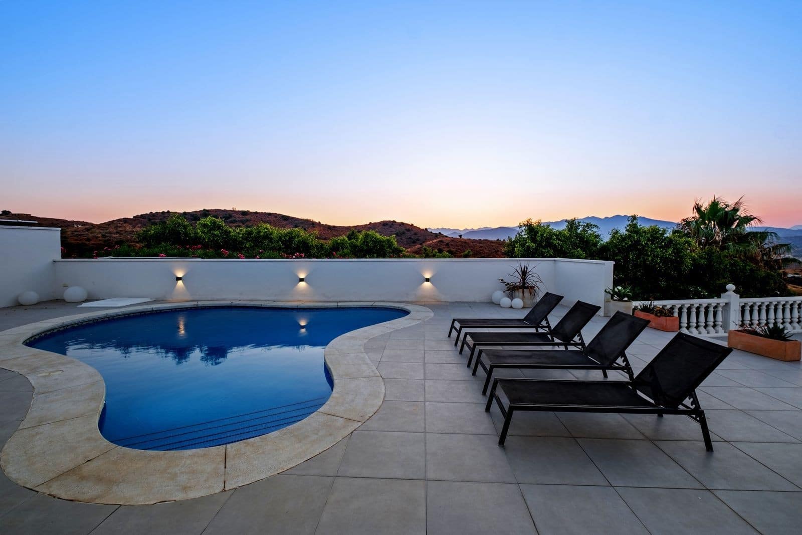6 bedroom Villa for sale in Mijas Costa with pool garage - € 1,290,000 (Ref: 9811481)