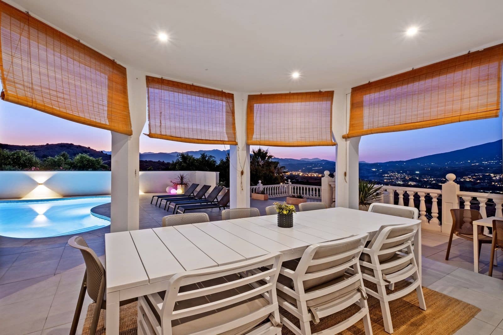 6 bedroom Villa for sale in Mijas Costa with pool garage - € 1,290,000 (Ref: 9811481)