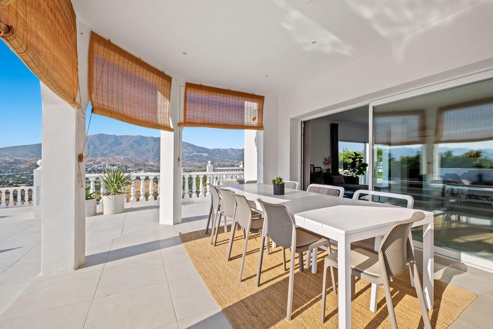 6 bedroom Villa for sale in Mijas Costa with pool garage - € 1,290,000 (Ref: 9811481)