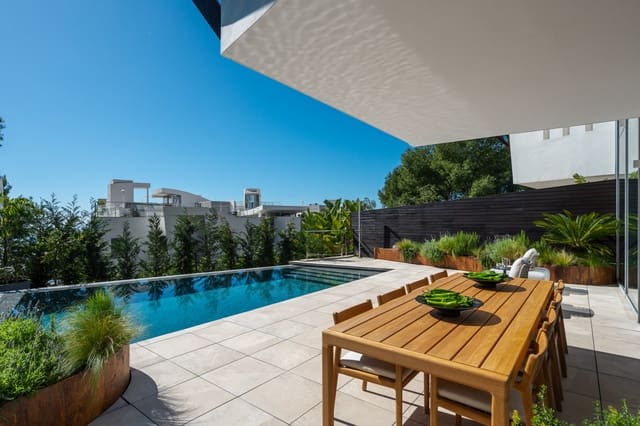 4 soverom Kjedet enebolig til salgs i Marbella med svømmebasseng garasje - € 3 950 000 (Ref: 9811483)