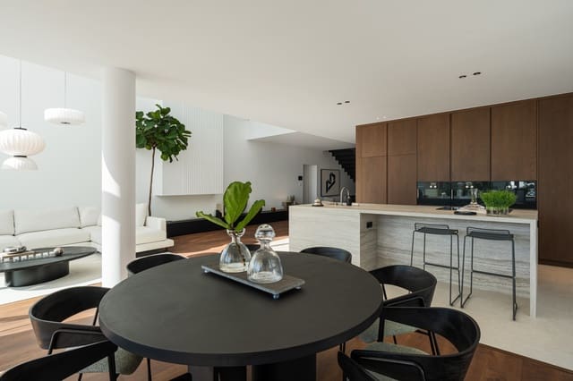 4 soverom Kjedet enebolig til salgs i Marbella med svømmebasseng garasje - € 3 950 000 (Ref: 9811483)