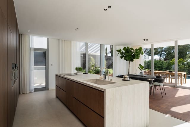 4 soverom Kjedet enebolig til salgs i Marbella med svømmebasseng garasje - € 3 950 000 (Ref: 9811483)
