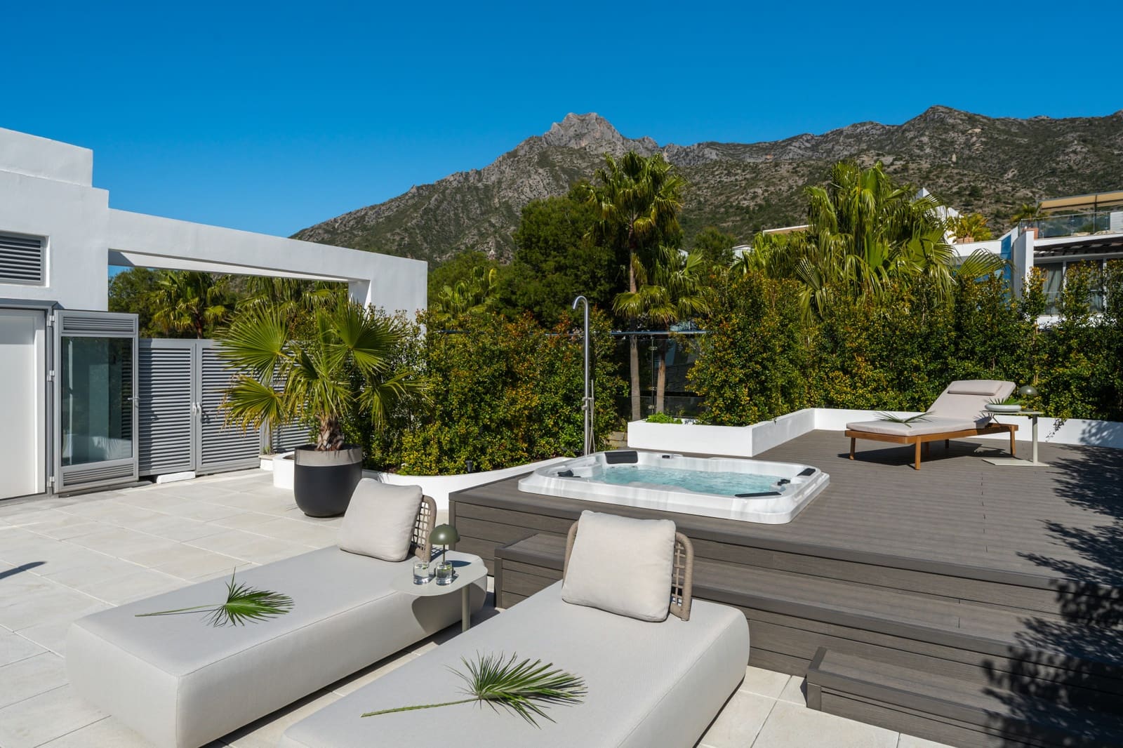 4 soverom Kjedet enebolig til salgs i Marbella med svømmebasseng garasje - € 3 950 000 (Ref: 9811483)