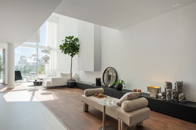 Pareado de 4 habitaciones en Marbella en venta con piscina garaje - 3.950.000 € (Ref: 9811483)