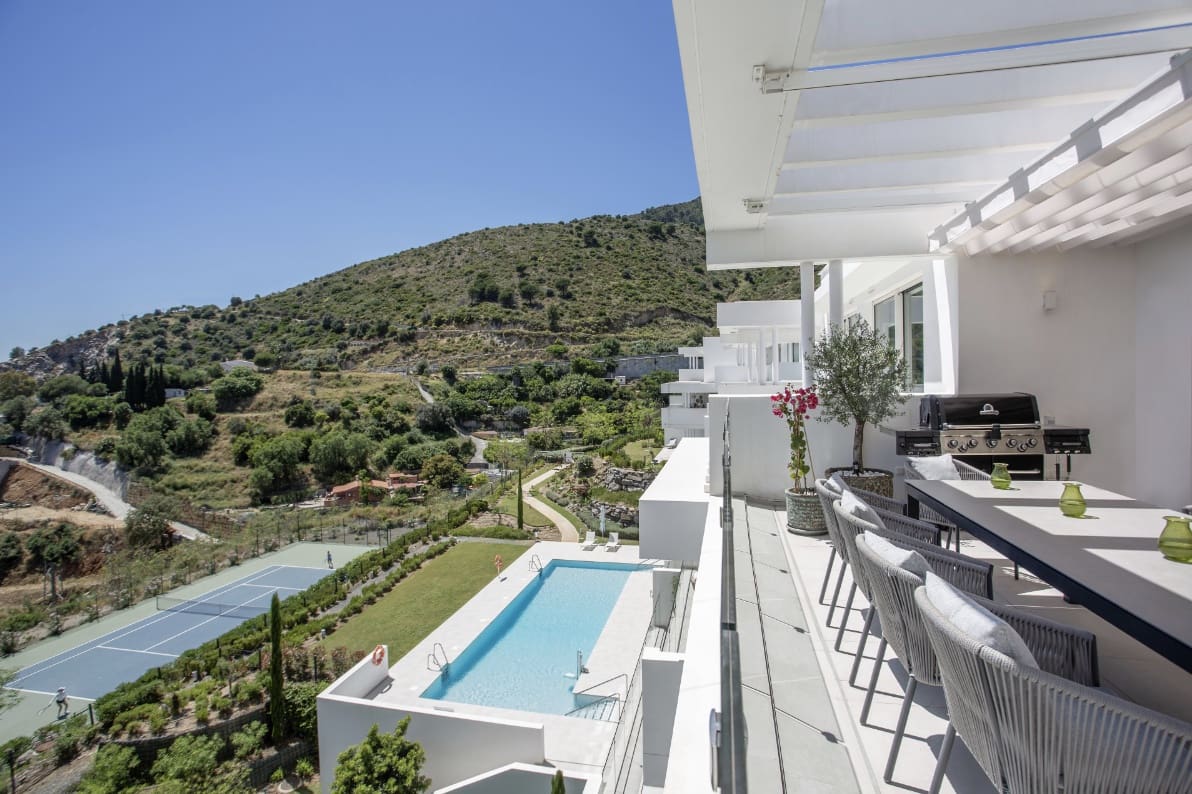 3 bedroom Penthouse for sale in Ojen with pool garage - € 1,499,000 (Ref: 9811484)