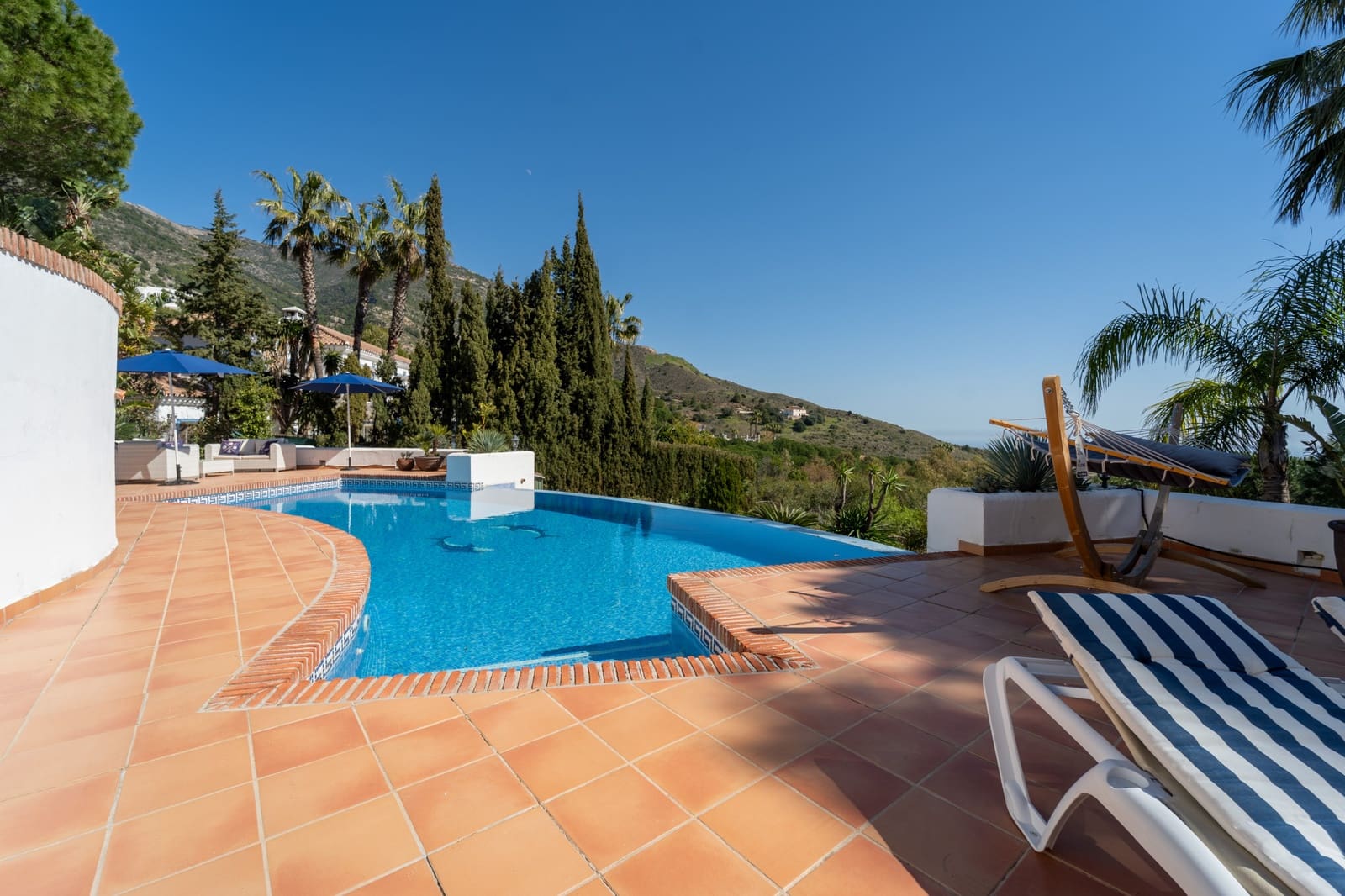4 sovrum Villa till salu i Mijas med pool garage - 1 500 000 € (Ref: 9813283)