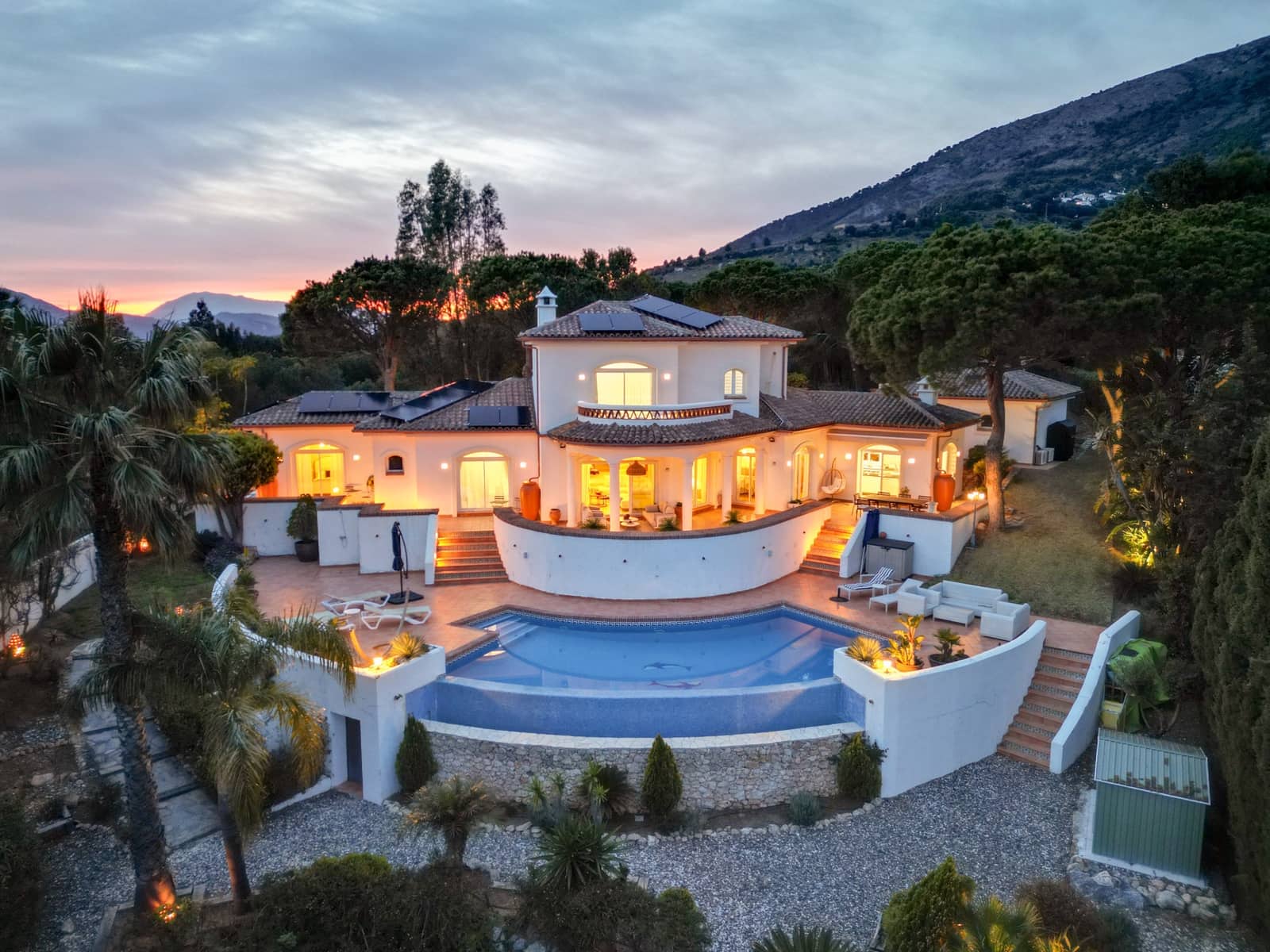 4 sovrum Villa till salu i Mijas med pool garage - 1 500 000 € (Ref: 9813283)