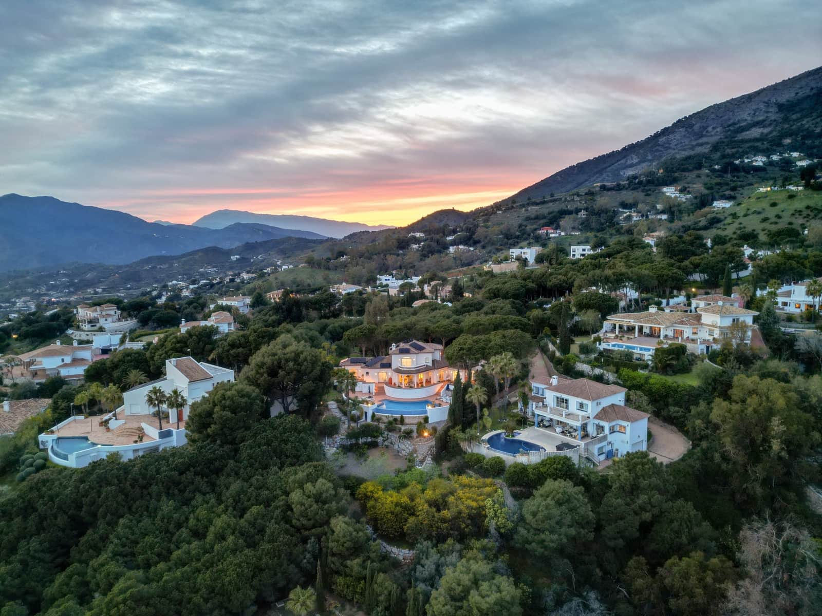 4 sovrum Villa till salu i Mijas med pool garage - 1 500 000 € (Ref: 9813283)