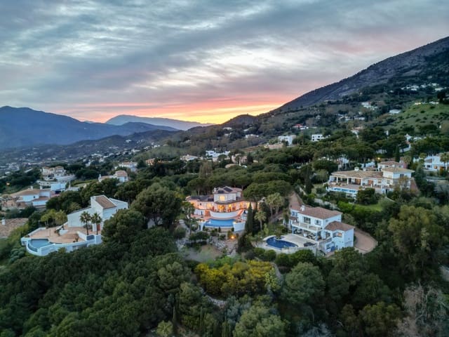 4 sovrum Villa till salu i Mijas med pool garage - 1 500 000 € (Ref: 9813283)