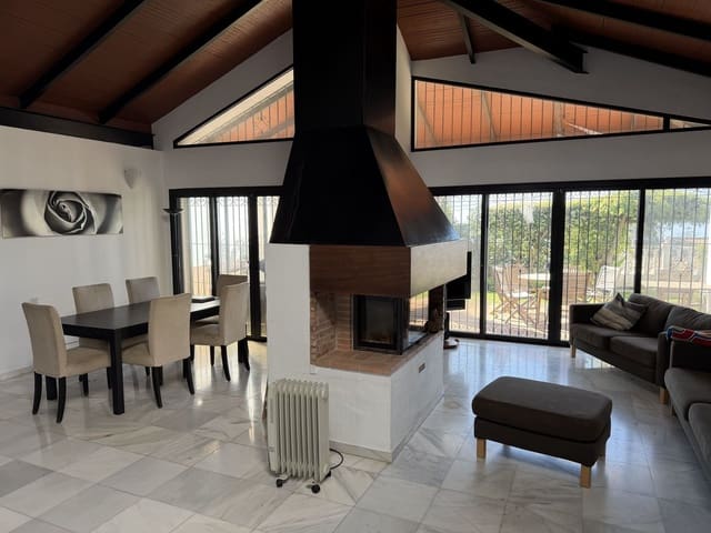 Chalet de 3 habitaciones en Seghers, Estepona en venta con piscina garaje - 995.000 € (Ref: 9815789)