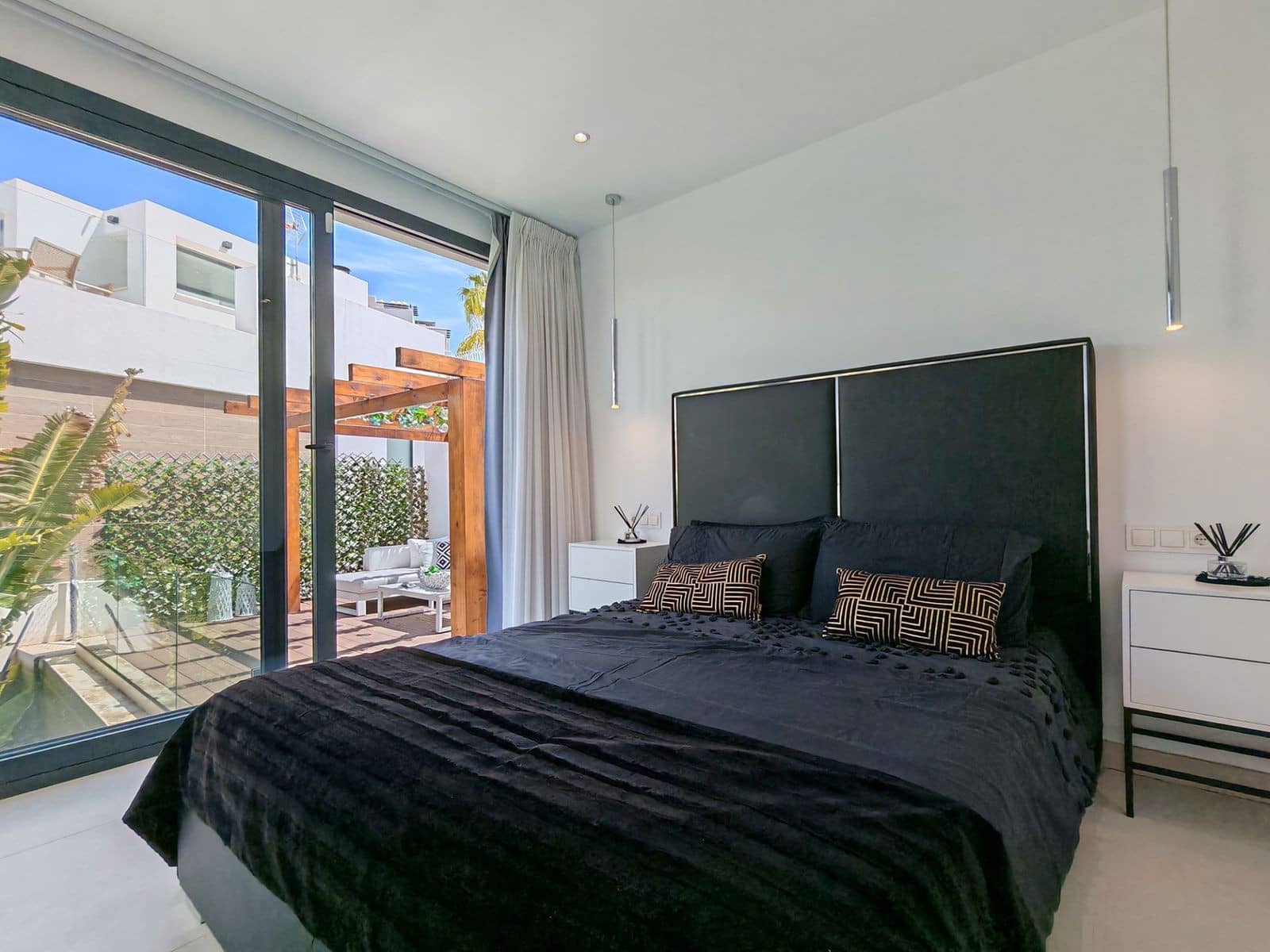 Chalet de 5 habitaciones en Estepona en venta con piscina garaje - 1.450.000 € (Ref: 9817975)