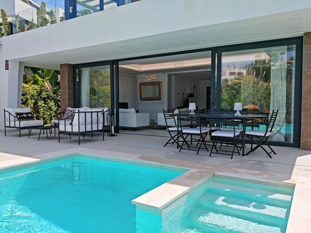 Chalet de 5 habitaciones en Estepona en venta con piscina garaje - 1.450.000 € (Ref: 9817975)