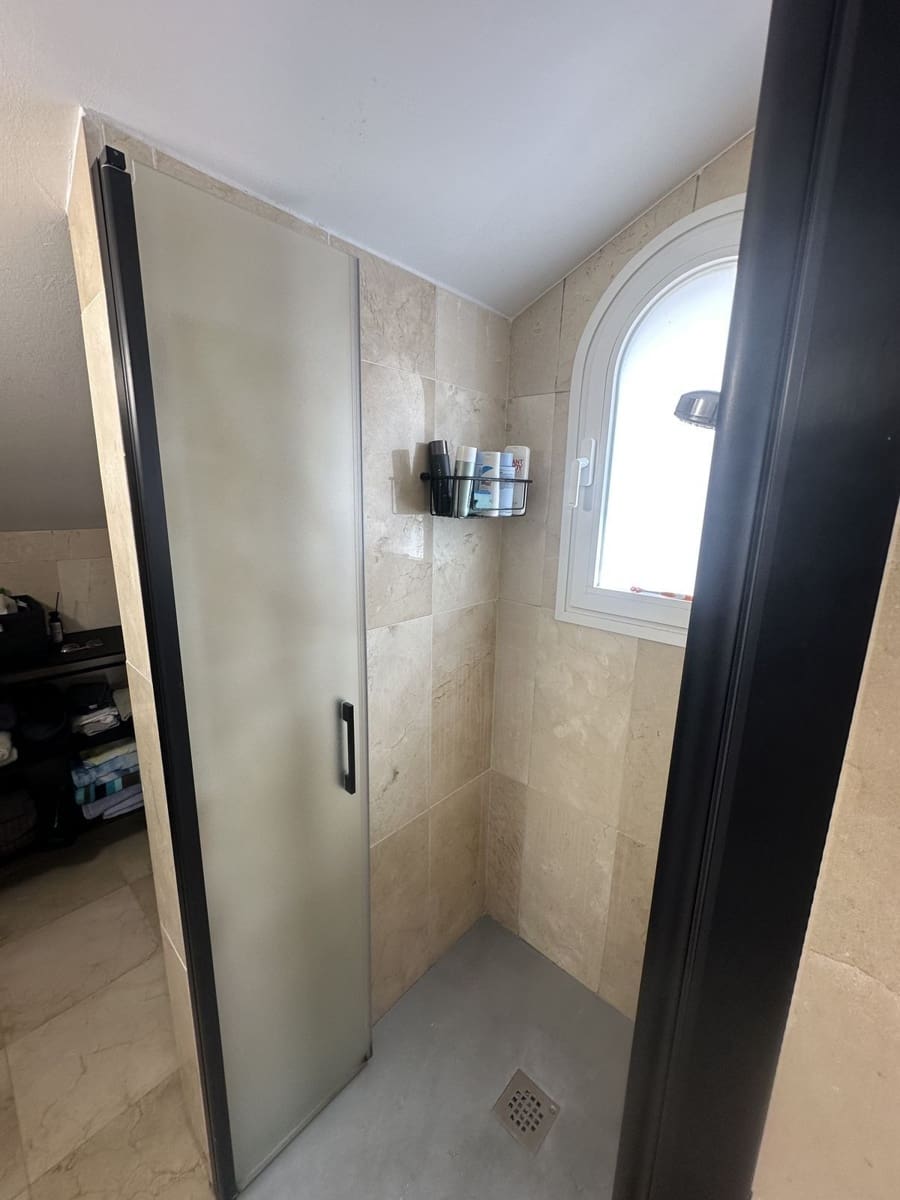 Apartamento de 3 habitaciones en Marbella en venta con piscina garaje - 975.000 € (Ref: 9817976)