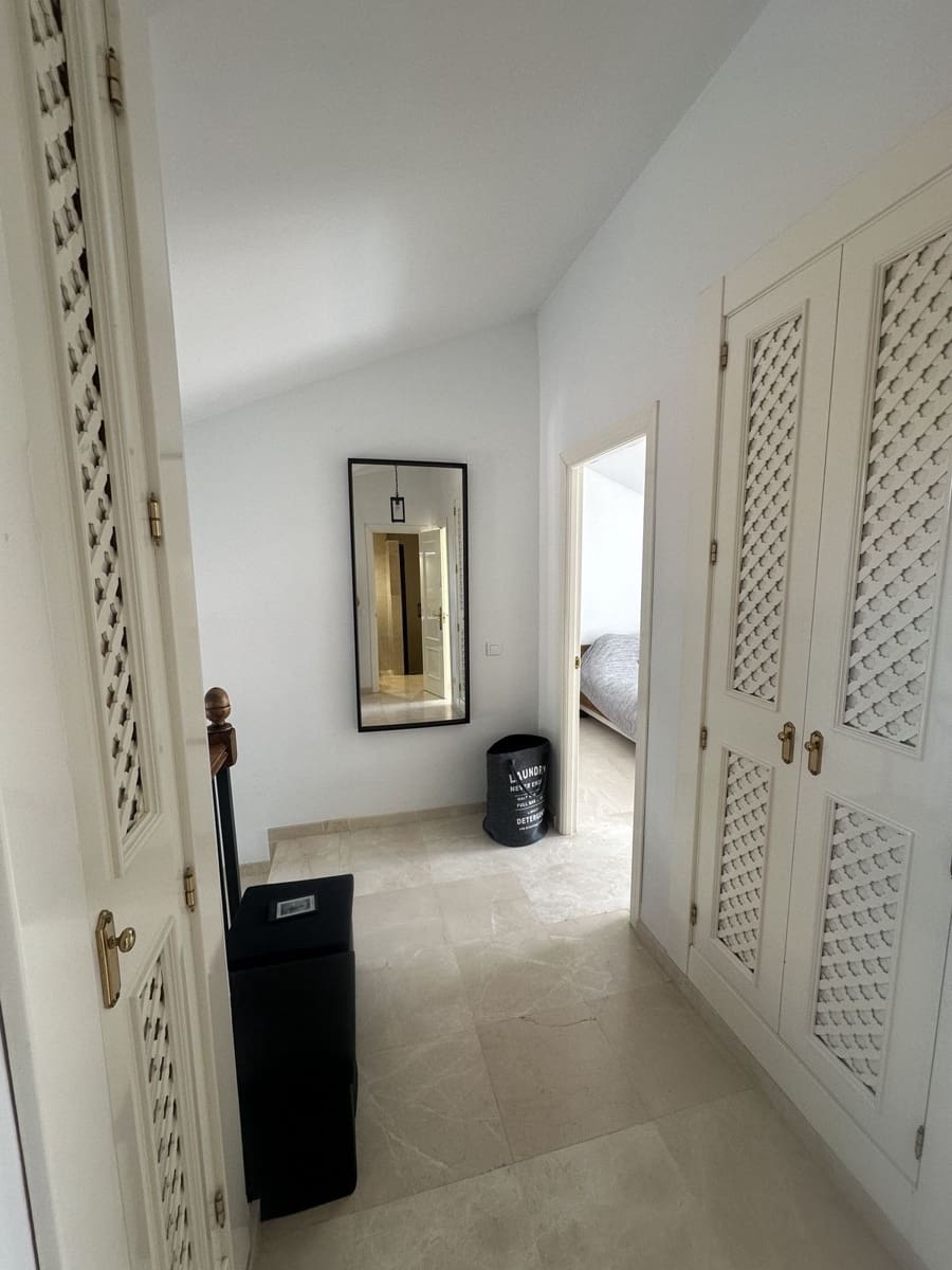 Apartamento de 3 habitaciones en Marbella en venta con piscina garaje - 975.000 € (Ref: 9817976)