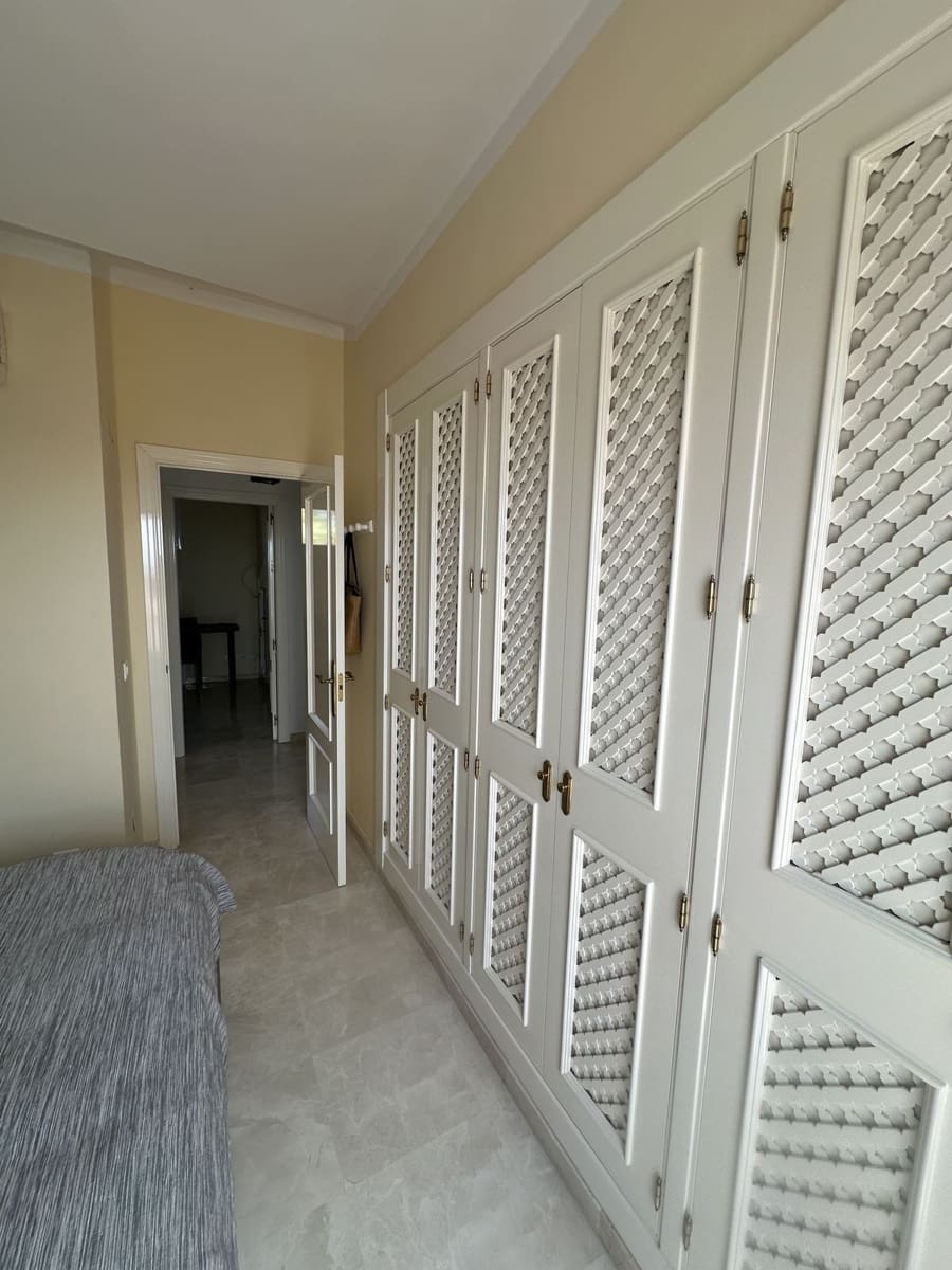 Apartamento de 3 habitaciones en Marbella en venta con piscina garaje - 975.000 € (Ref: 9817976)