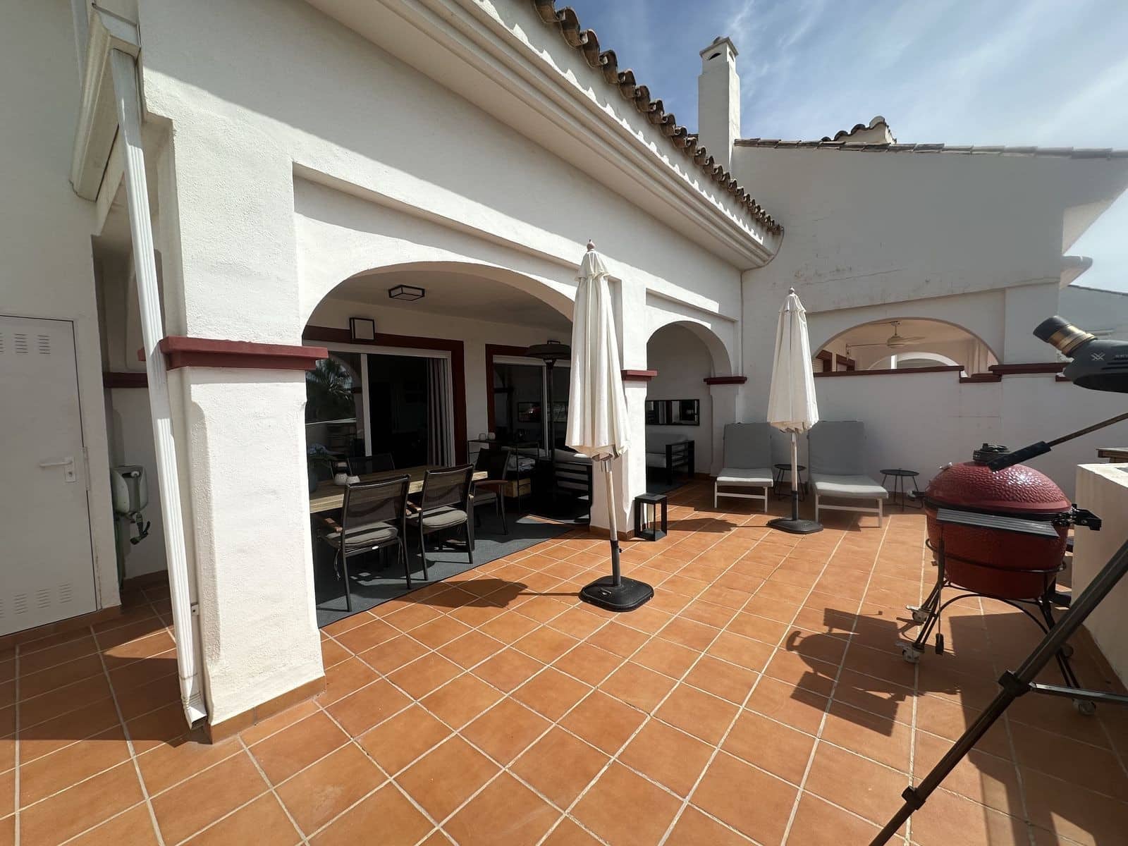 Apartamento de 3 habitaciones en Marbella en venta con piscina garaje - 975.000 € (Ref: 9817976)