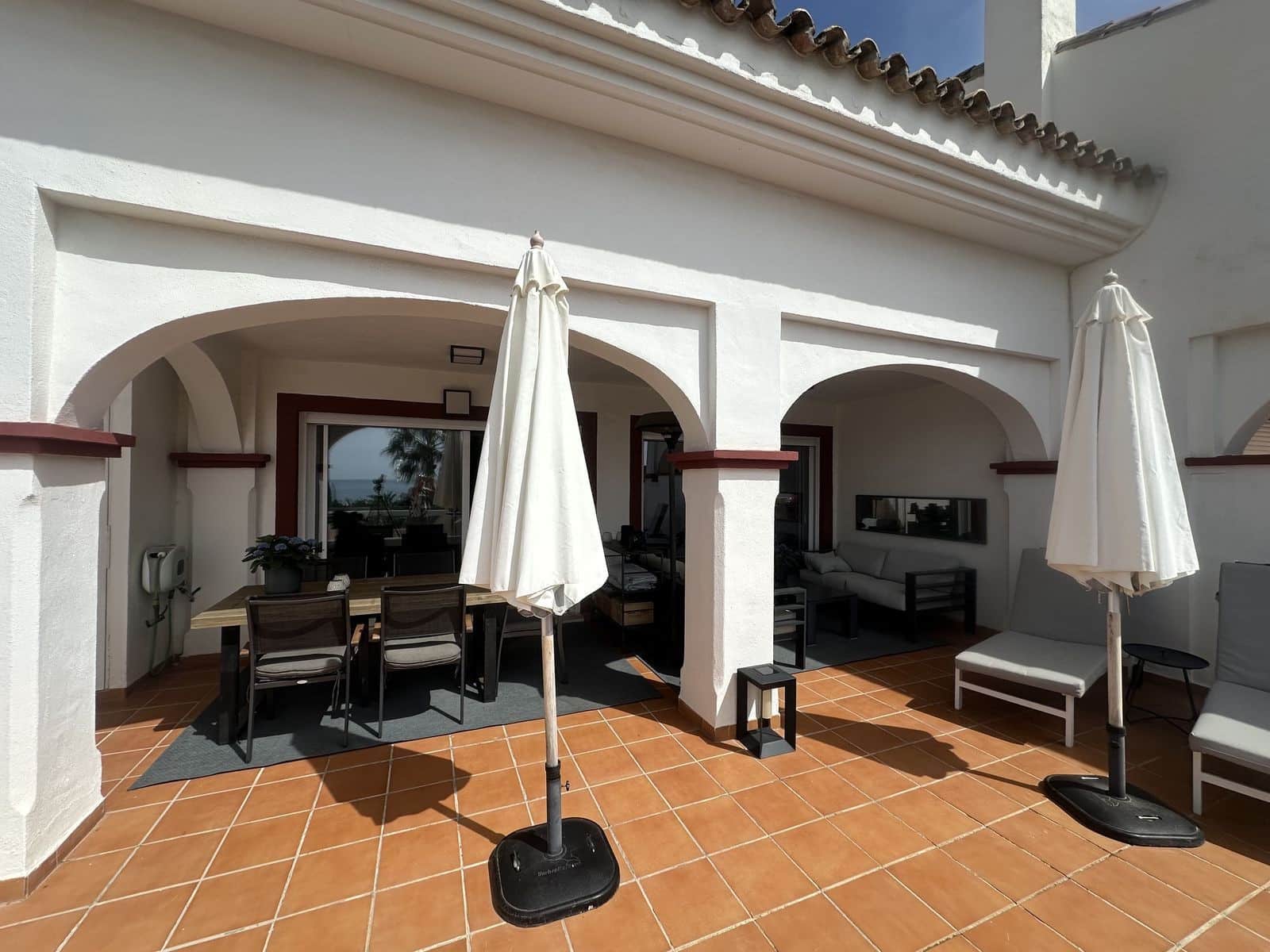 Apartamento de 3 habitaciones en Marbella en venta con piscina garaje - 975.000 € (Ref: 9817976)