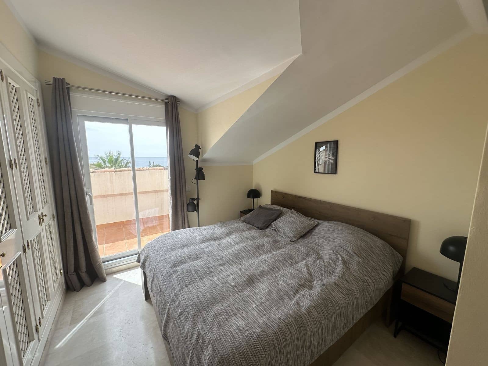 Apartamento de 3 habitaciones en Marbella en venta con piscina garaje - 975.000 € (Ref: 9817976)