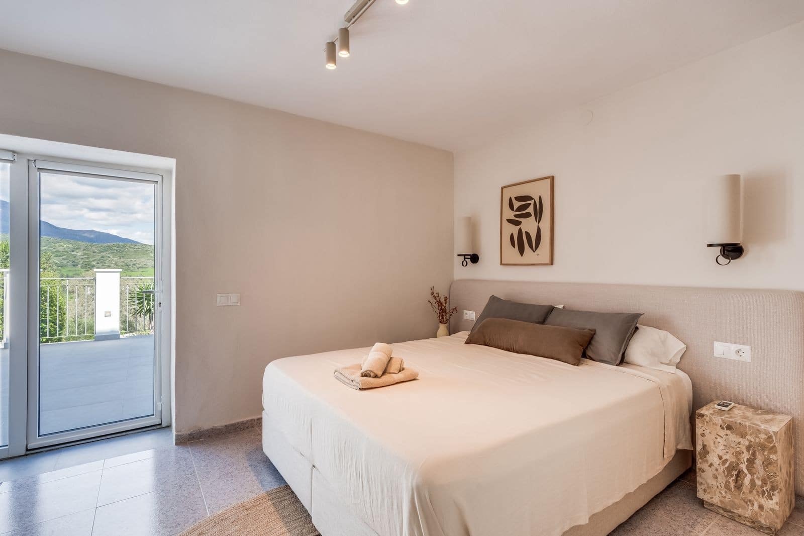 Chalet de 4 habitaciones en Estepona en venta con piscina garaje - 1.150.000 € (Ref: 9817978)