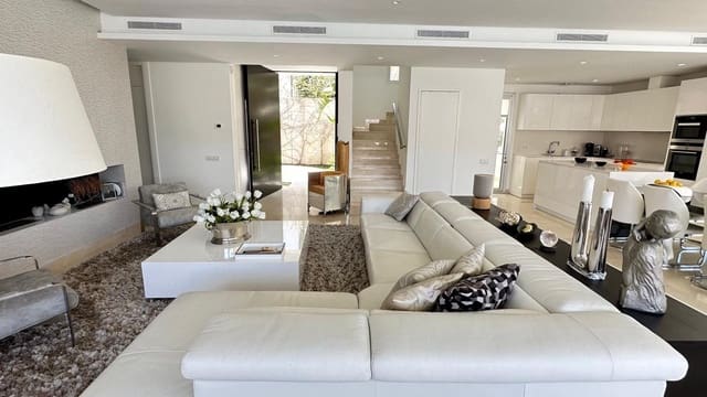 3 slaapkamer Villa te koop in Marbella met zwembad garage - € 2.150.000 (Ref: 9820313)