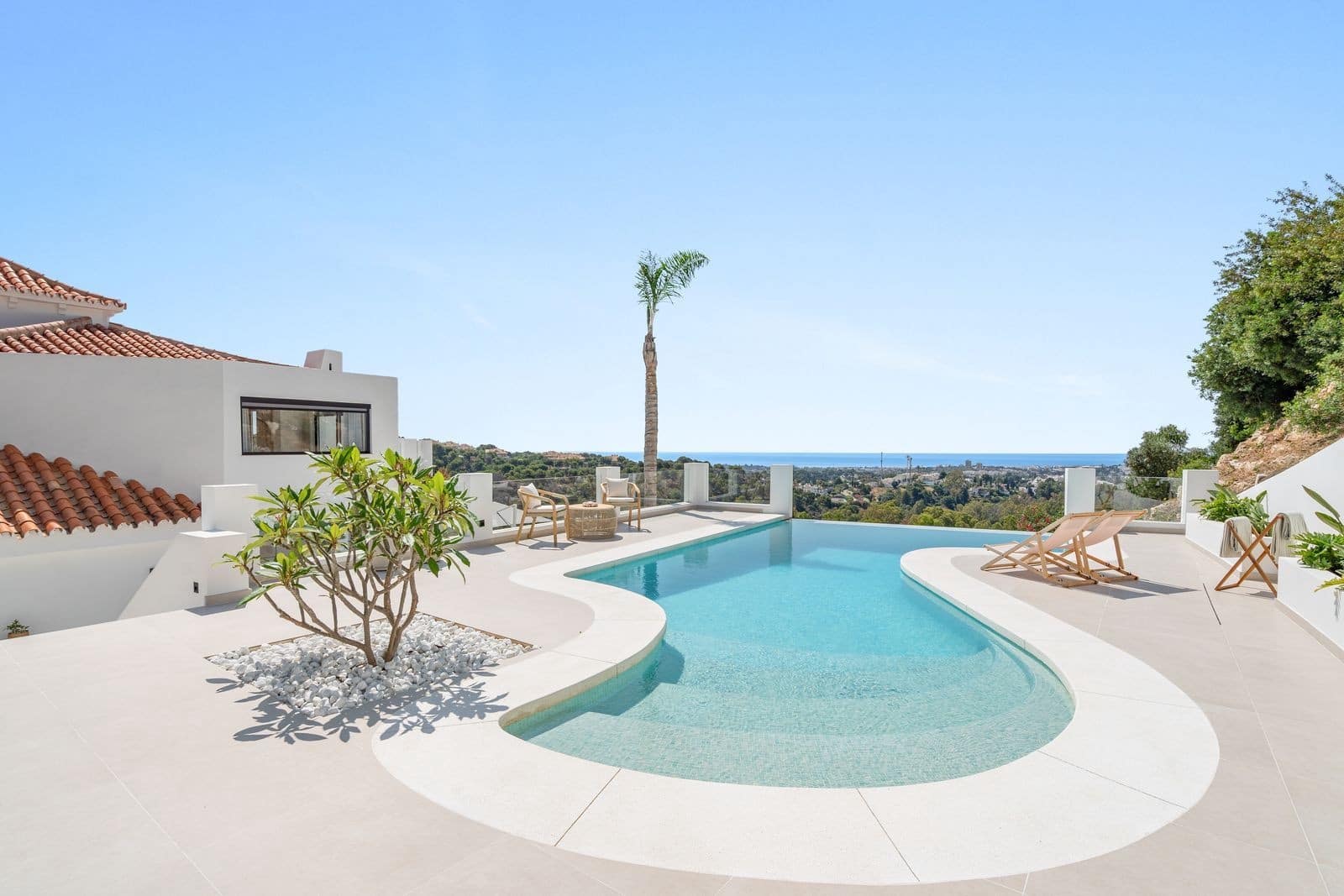 5 bedroom Villa for sale in Nueva Andalucia with pool garage - € 4,950,000 (Ref: 9822495)
