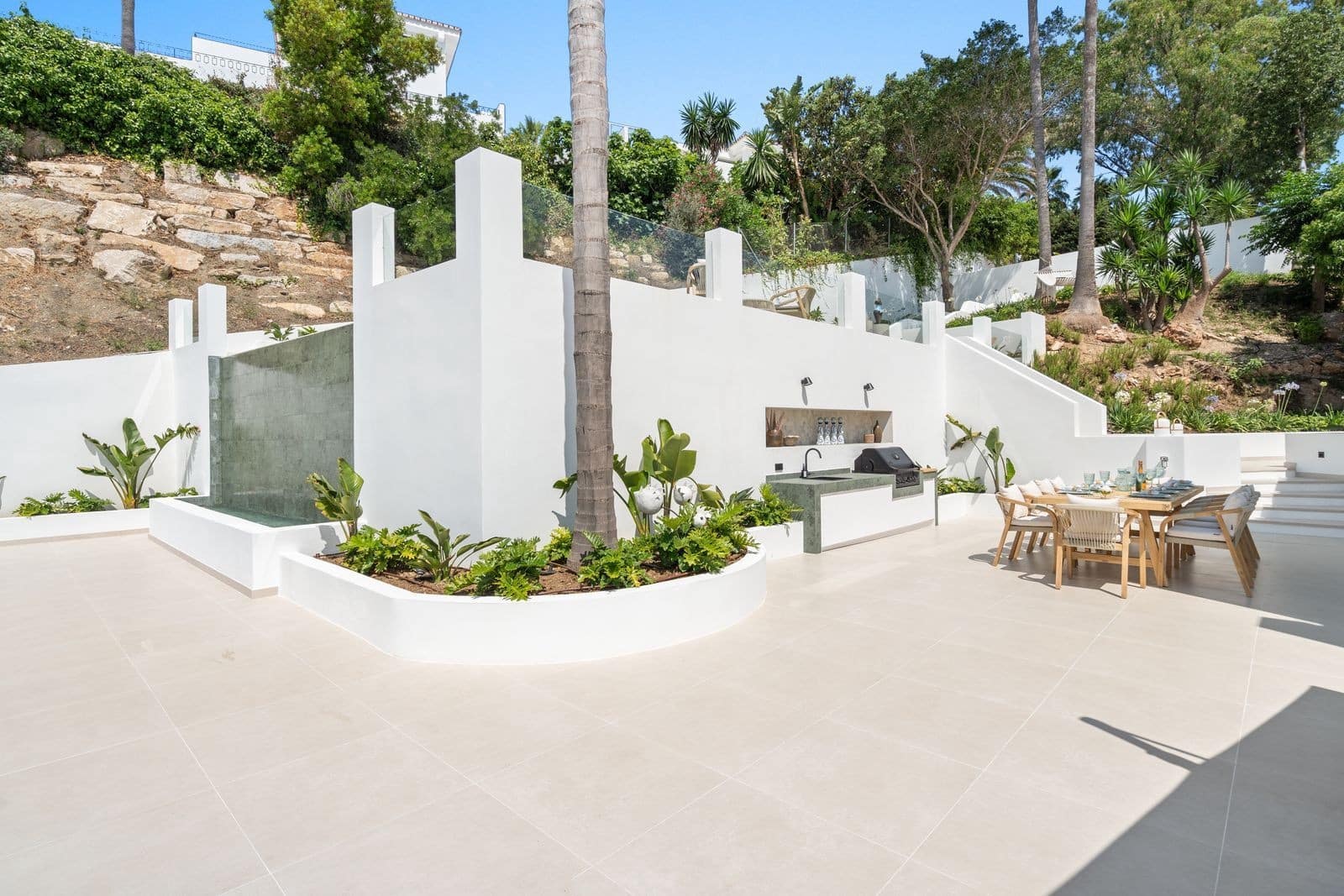 5 bedroom Villa for sale in Nueva Andalucia with pool garage - € 4,950,000 (Ref: 9822495)